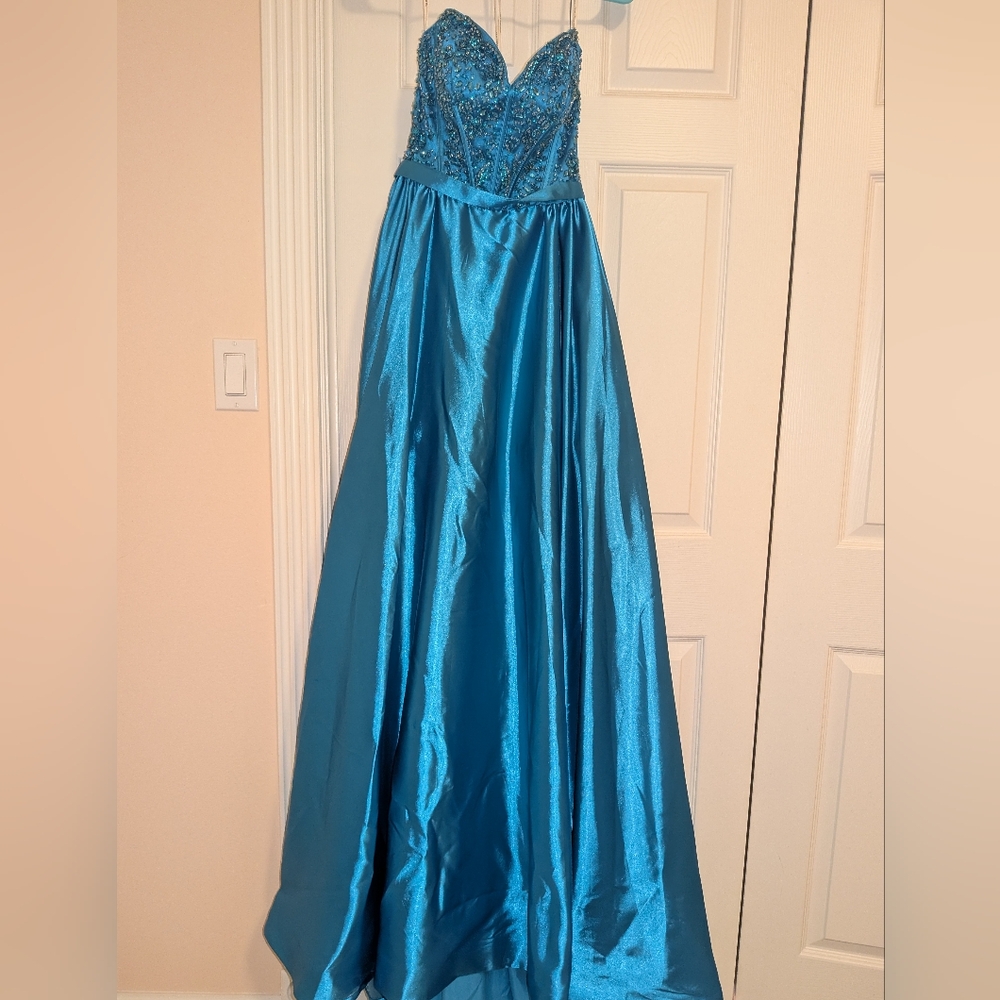 Elegant Blue Teal Strapless Gown Great For Pageants